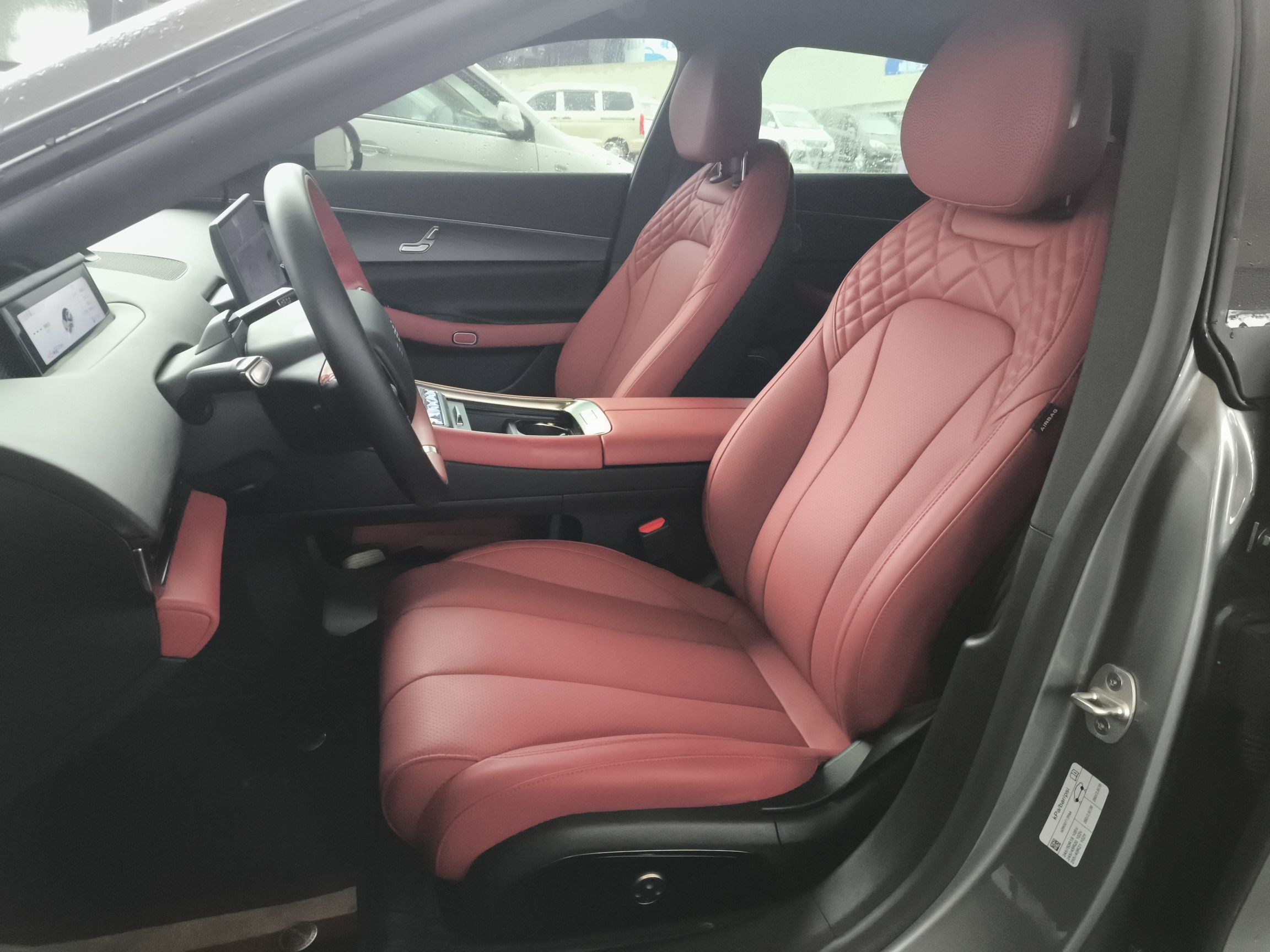 Переднее сиденье в автомобиле