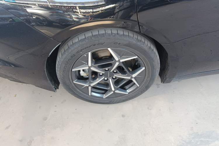 Used Lynk & Co Z10 2025 71 kWh 602 km Range Rear-Wheel Drive Pro
