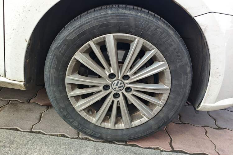 Used Volkswagen Gran Lavida 2013 1.6L Manual Comfort Model