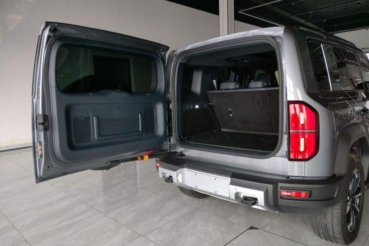 Used Formula Leopard 5 2023 Navigator Edition