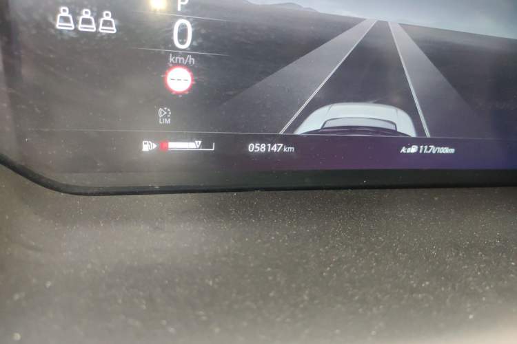 Used Land Rover Discovery Sport 2020 249 PS R-Dynamic Performance Edition Odometer Close Up