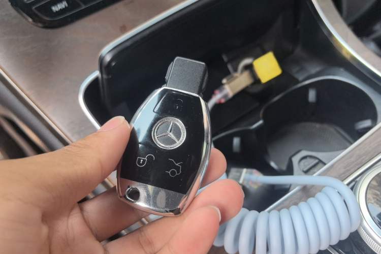 Used Mercedes-Benz GLC 2017 GLC 300 4MATIC Sport Edition Vehicle Key