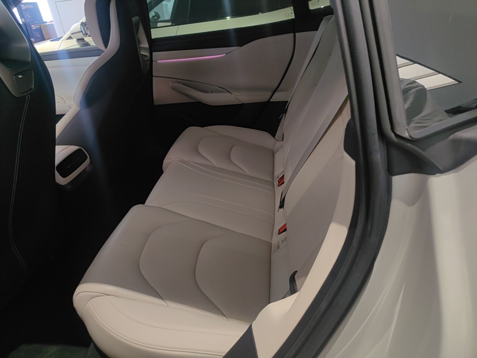Xiaomi Auto SU7 2024 Rear-Drive Standard Founder Edition — снимка 20