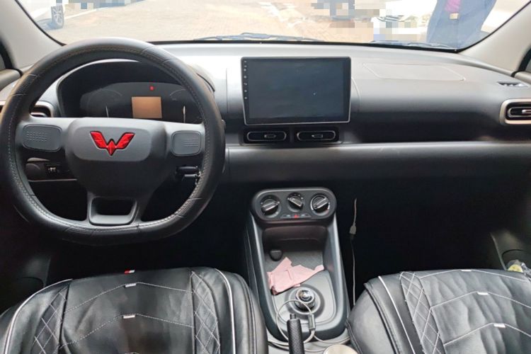 Used Wuling Hongguang New Energy 2025 Extended-Range Hybrid 50 km Utility Version Center Console