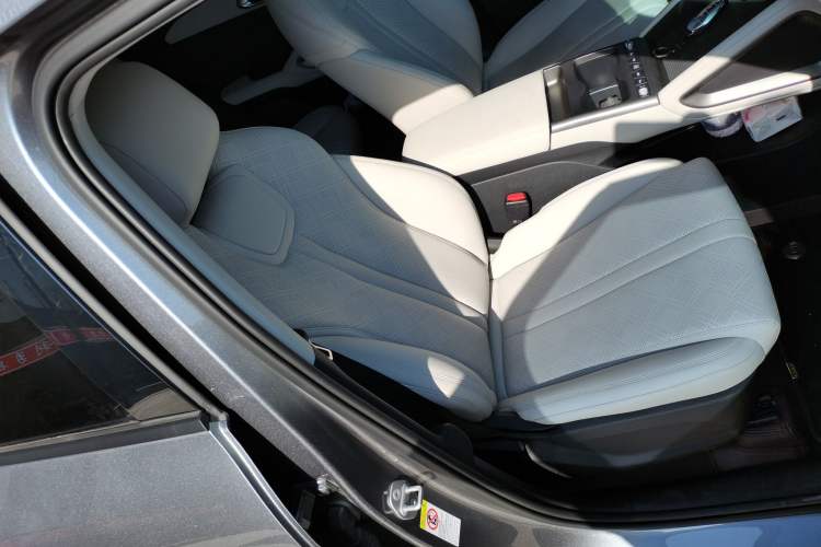 Used BYD Yuan UP 2025 Intelligent Driving Version 401 KM Dynamic Edition
