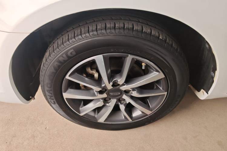 Used Geely Auto Emgrand 2019 Leading Edition 1.5L Manual Upgraded Connectivity Model China VI Standard Left Front Wheel Hub