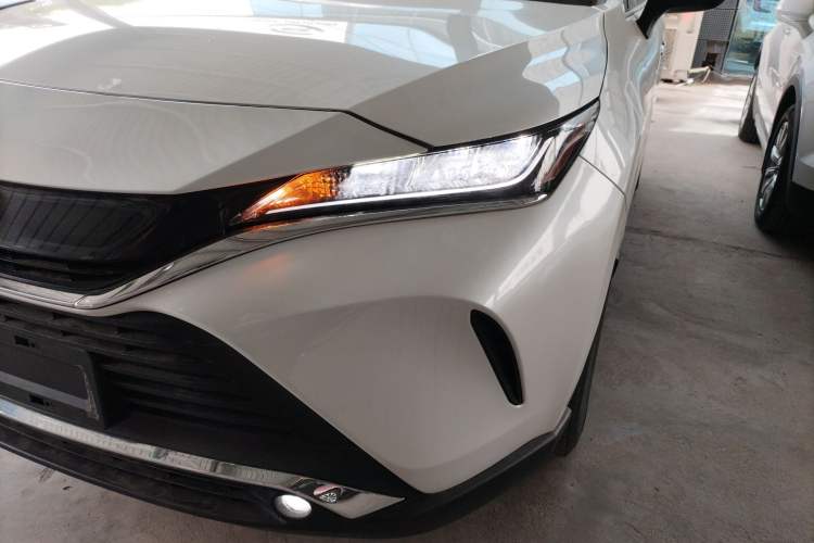 Used Toyota Harrier 2022 2.0L CVT Two-Wheel Drive Entry Version