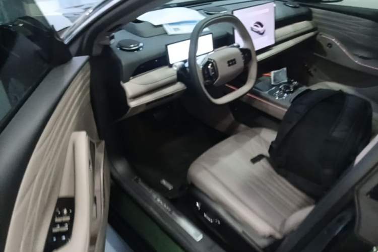 Used Geely Galaxy 8 2025 130km EM-P Starship Edition
