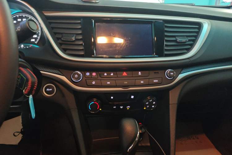 Used Buick GT 2021 Revised Version 1.3T Automatic Mild Hybrid Elite Edition Audio And AC Panel