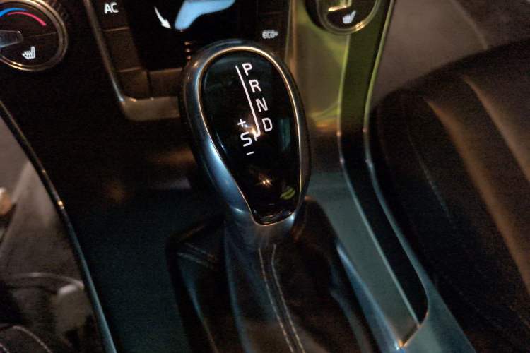 Used Volvo V60 2015 T5 Zhiyi Personalized Sport Edition Gear Lever