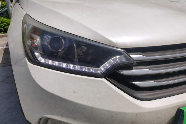 Used Dongfeng Aeolus AX7 2015 2.0L Manual Zhiyi Trim
