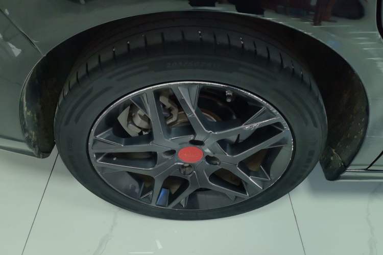 Used Dongfeng Aeolus Yixuan 2021 230T Automatic Hunter Edition Right Rear Wheel Hub