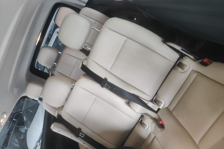 Used Mercedes-Benz Vito 2021 2.0T Elite Version 7 Seats Left Rear Seat