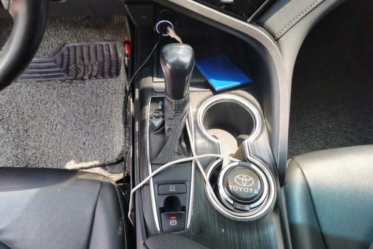 Used Toyota Camry 2021 2.0G Luxury Edition
