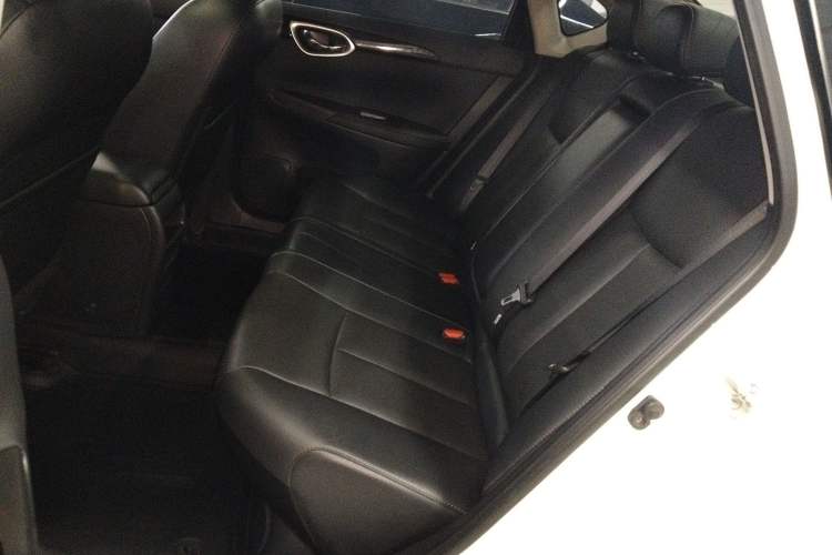 Used Nissan Sylphy 2019 1.6XV CVT Smart Connect Luxury Edition China VI Standard Left Rear Seat