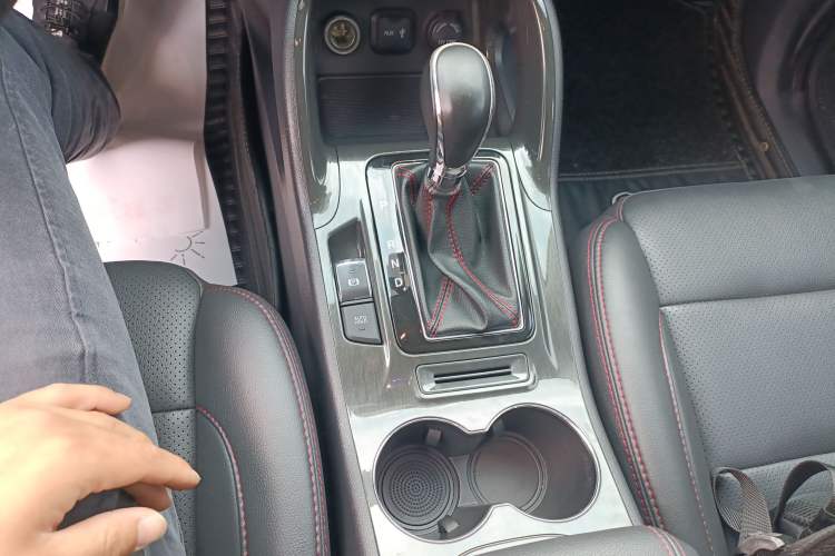 Used CHANGAN CS75 2017 Shangkui Edition 1.5T Automatic Fengxiang Model Gear Lever