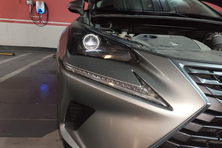 Used Lexus NX 2017 200 Front-Wheel-Drive X-Trail SE Edition Right Front Headlight