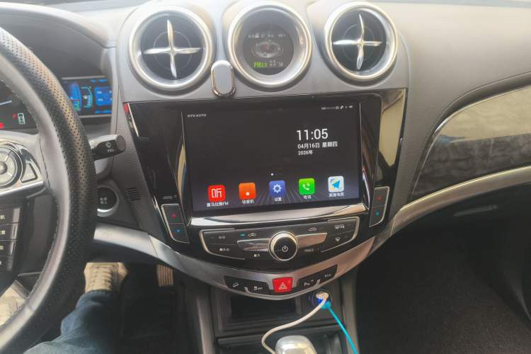 Used BYD S7 2017 2.0T Automatic Prestige Edition Audio And AC Panel