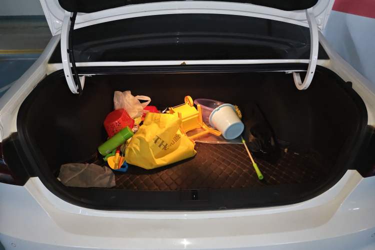 Used Roewe i6 2019 PLUS 1.6L CVT 4G Connected Flagship Deluxe Edition
