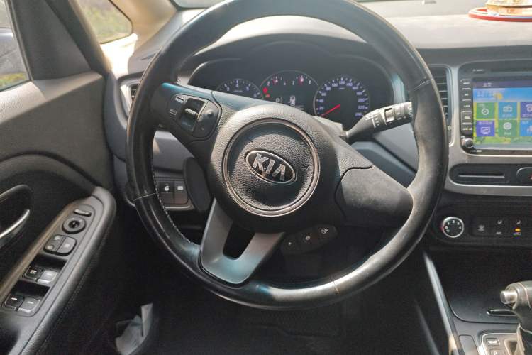 Used Kia Carens 2013 2.0L 7-Seater Automatic Standard Version China IV Standard
