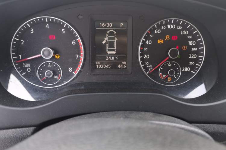 Used Volkswagen Sagitar 2014 Revised Version 1.4TSI Automatic Luxury Edition Odometer Close Up