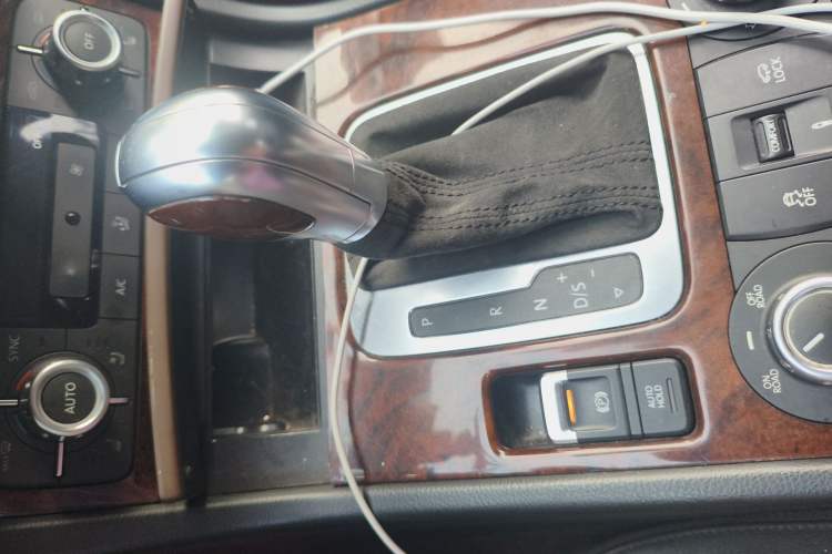 Used Volkswagen Touareg 2011 3.0 TDI Diesel Comfort Version Gear Lever