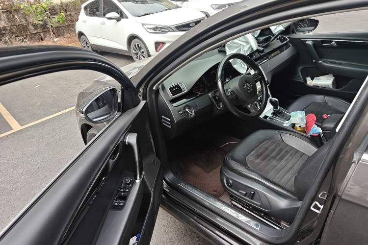 Used Volkswagen Magotan 2015 2.0 TSI Luxury Model
