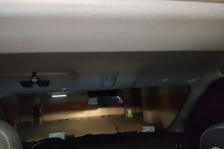 Used Ruichi EC75 2025 Model Passenger Vehicle Smart Driving Ultra-Charging Edition, Pioneer Type I, 52.16 kWh
