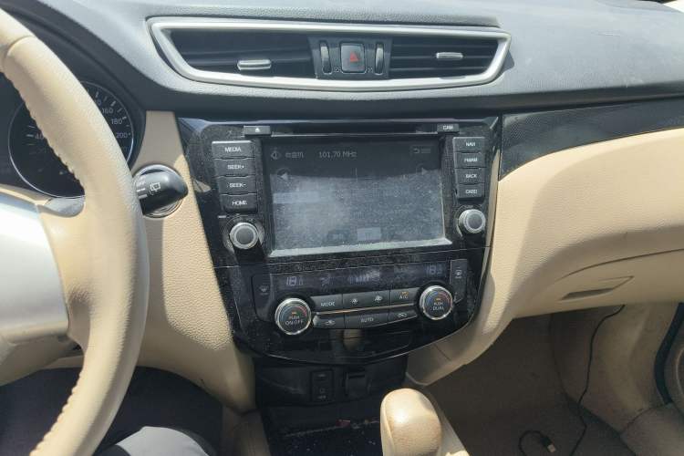 Used Nissan X-Trail 2014 2.5L CVT Leading Edition 4WD
