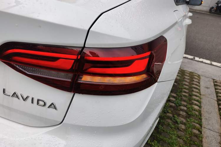 Used Volkswagen Lavida 2024 1.5L Automatic DeYi Edition Right Rear Taillight