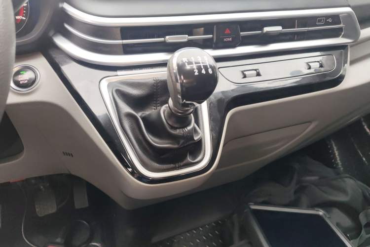 Used Iveco Fidato 2023 C30 Passenger Van 2.0T 93kW Manual Transmission Xingtu Edition Low Roof
