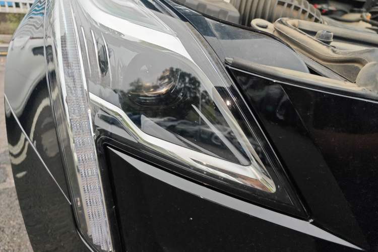 Used Cadillac XT5 2023 2.0T Two-Wheel-Drive Fashion Edition Right Front Headlight