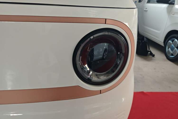 Used Geely Galaxy Panda 2024 Panda Mini 200km Endurance Bear Left Front Headlight