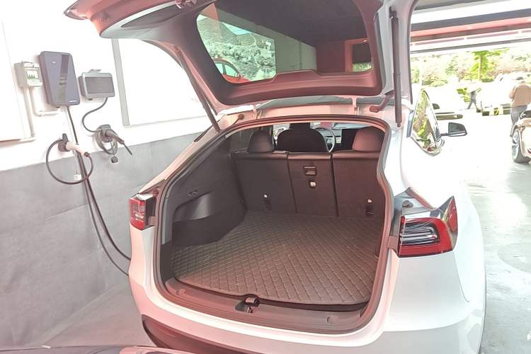 Used Tesla Model Y 2022 Rear-Wheel-Drive Version