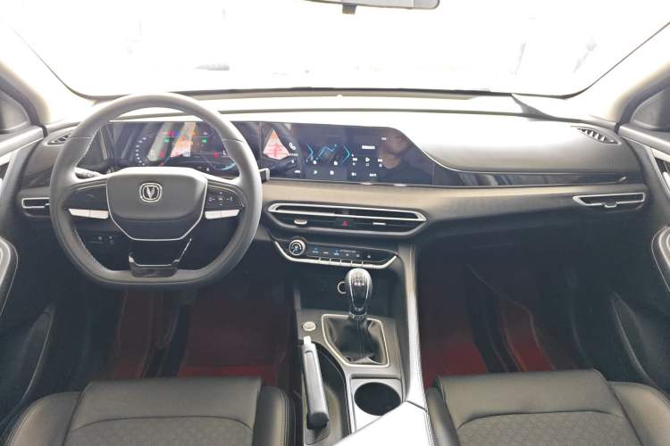 Used CHANGAN Eado 2022 PLUS 1.6L GDI Manual Luxury Model Center Console