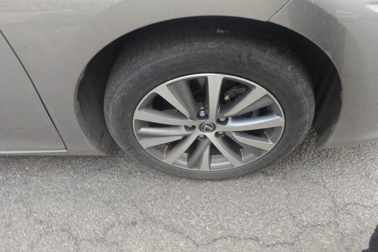 Used Lexus ES 2020 300h Premier Edition Right Front Wheel Hub