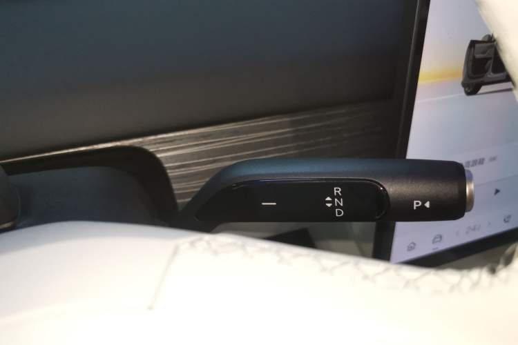 Used ONVO L60 2024 60 kWh Rear-Drive Version Gear Lever