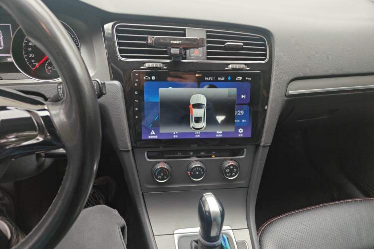 Used Volkswagen Golf 2016 230TSI Automatic Comfort Version Audio And AC Panel