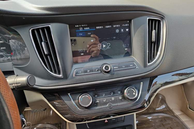 Used Roewe 360 2015 1.5L Automatic Luxury Edition Audio And AC Panel