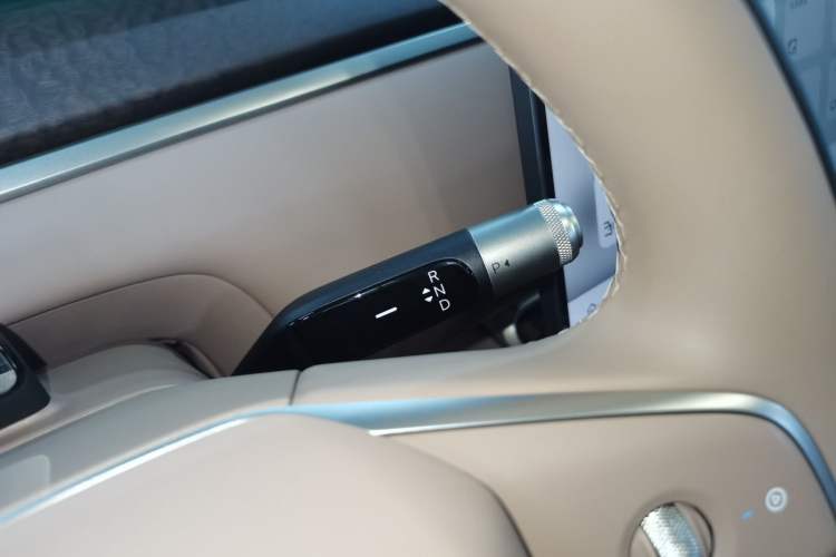 Used ONVO Luxeed L90 2025 Model—Max Six-Seater Version Gear Lever