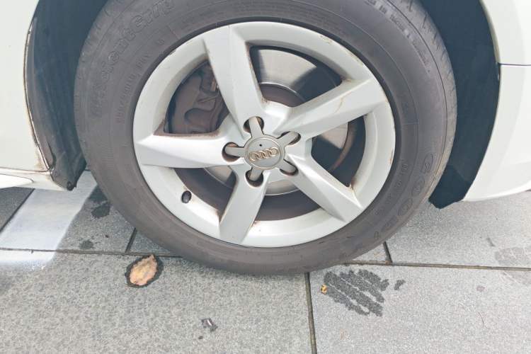 Used Audi A4L 2015 35 TFSI Automatic Standard Model Right Front Wheel Hub