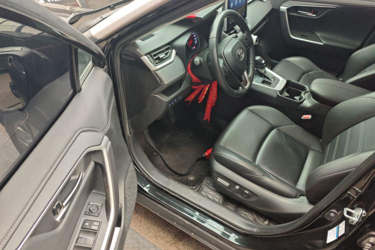 Used Toyota Wildlander 2022 2.0L CVT 4x4 Luxury PLUS Edition Driver Seat