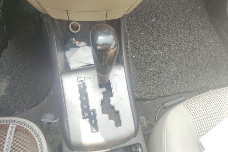 Used Hyundai Celesta 2011 1.6L Automatic Comfort Edition Gear Lever