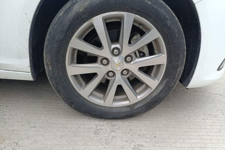 Used Chevrolet Malibu 2017 1.5T Automatic Luxury Edition Right Front Wheel Hub