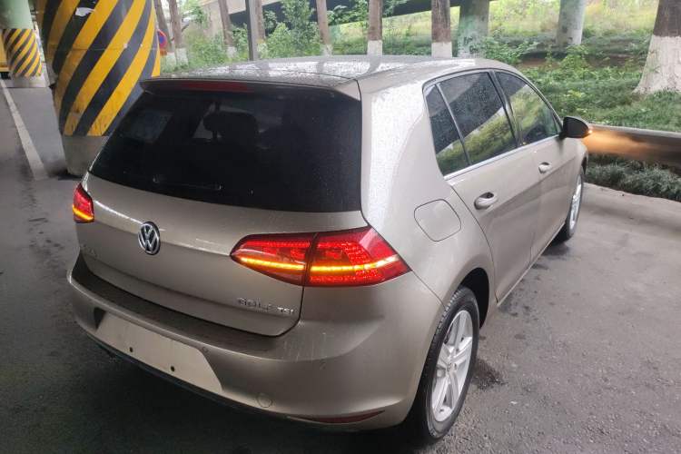 Used Volkswagen Golf 2015 1.4TSI Automatic Comfort Model Rear Right 45 Deg