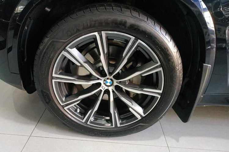 Used BMW X5 2022 Restyled xDrive 30Li Luxury Version M Sport Package
