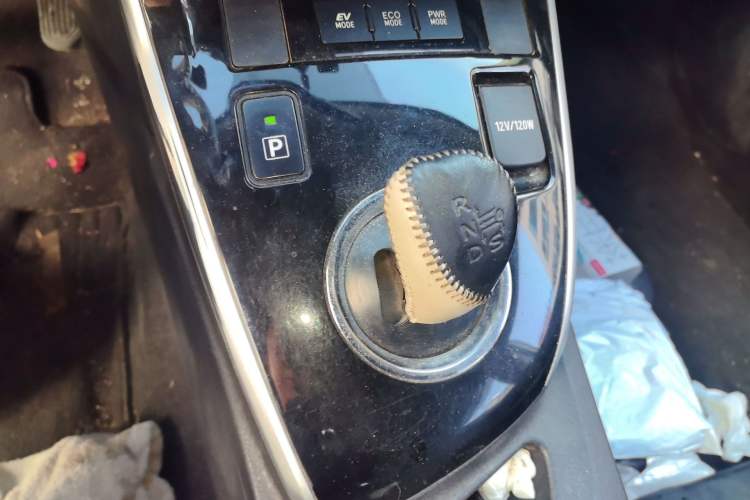 Used Toyota Corolla 2017 Revised Dual-Engine 1.8L E-CVT Leading Edition Gear Lever