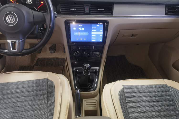 Used Volkswagen Bora 2014 1.6L Manual Comfort Model Gear Lever