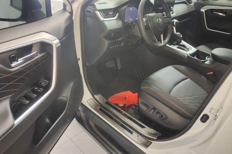 Used Toyota RAV4 2024 2.0L CVT Two-Wheel Drive Fashion Plus Edition
