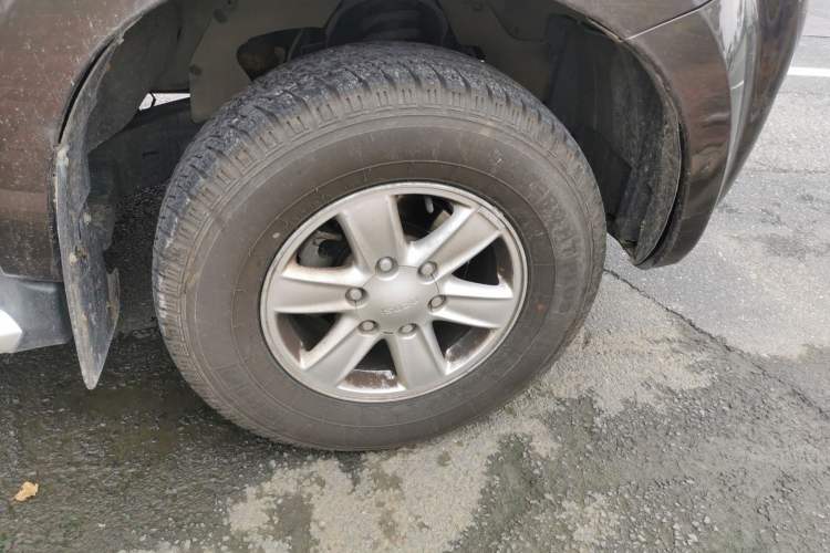 Used Isuzu D-MAX 2018 2.5T Four-Wheel Drive Base Version Extended Length JE4D25Q5A
